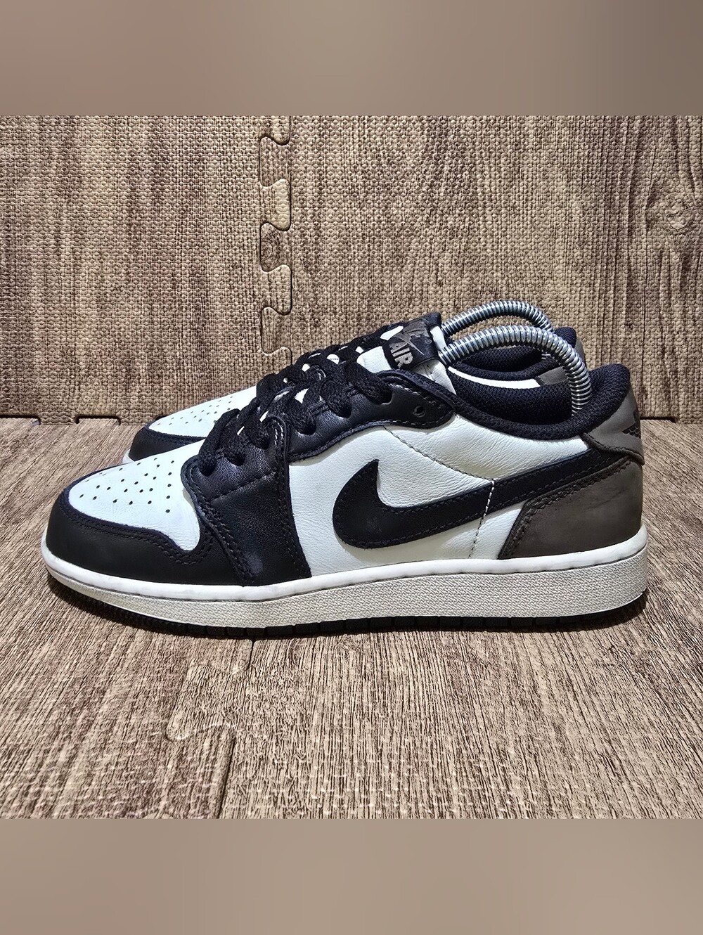 Air Jordan 1 Retro Low OG GS Mocha CZ0858-102 Size 4.5Y White Black